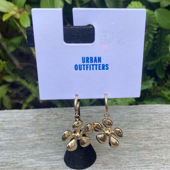 NWT New Urban Outfitters (UO) Gold Flower Hoop Earrings. Boho Garden Cottagecore - Picture 5 of 6